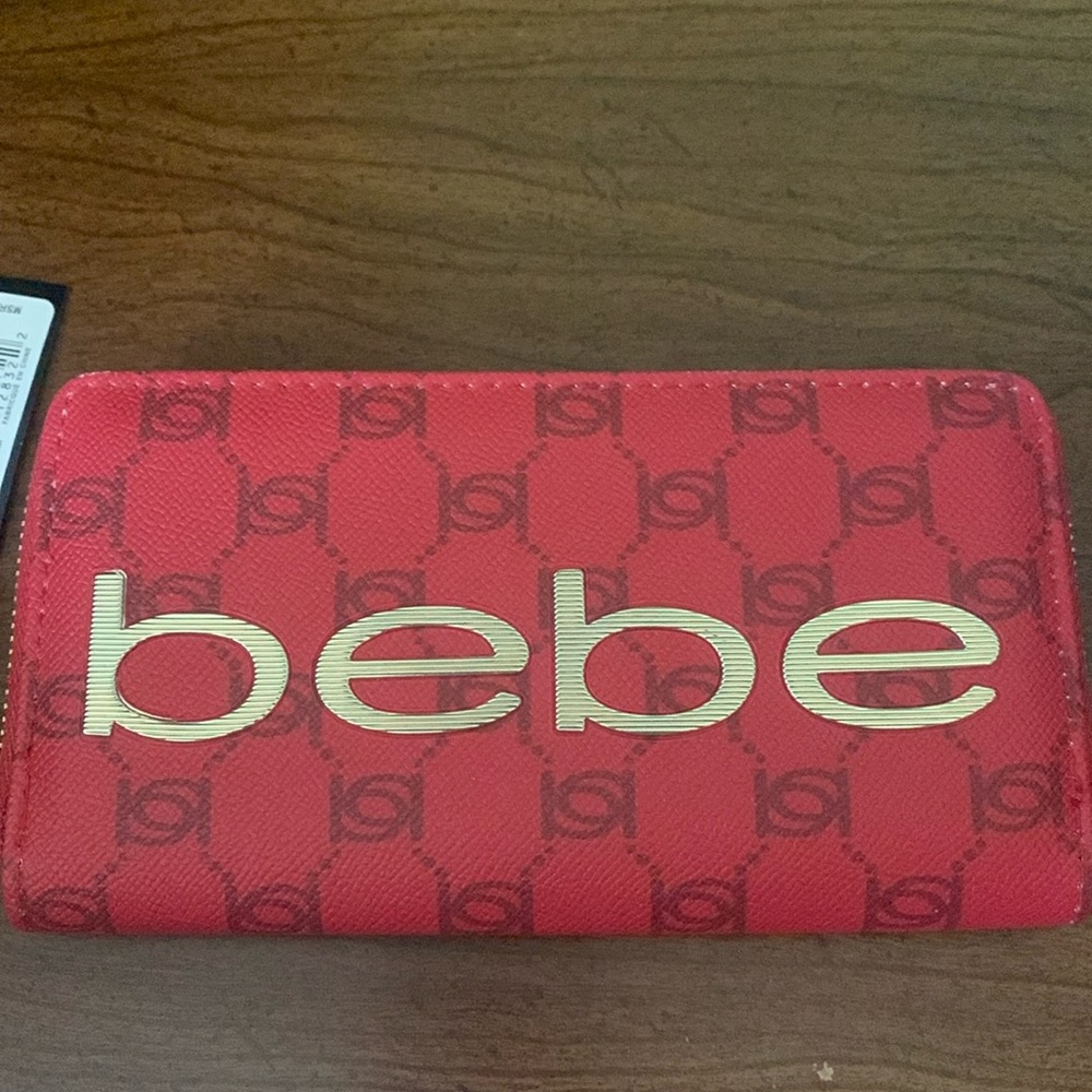 NWT BeBe Candy Apple Briella Wristlet - Picture 4 of 7